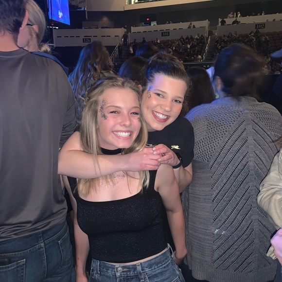 Meet your posher - Haley Brunkal! - Picture 2 of 8